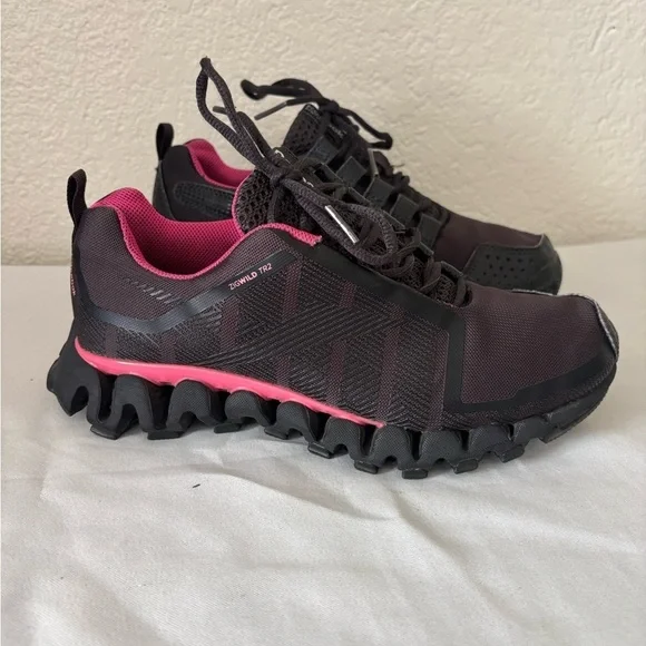 Reebok Zig Wild TR2 Women's Black and Pink Athletic Shoes Size 6 - Picture 1 of 6
